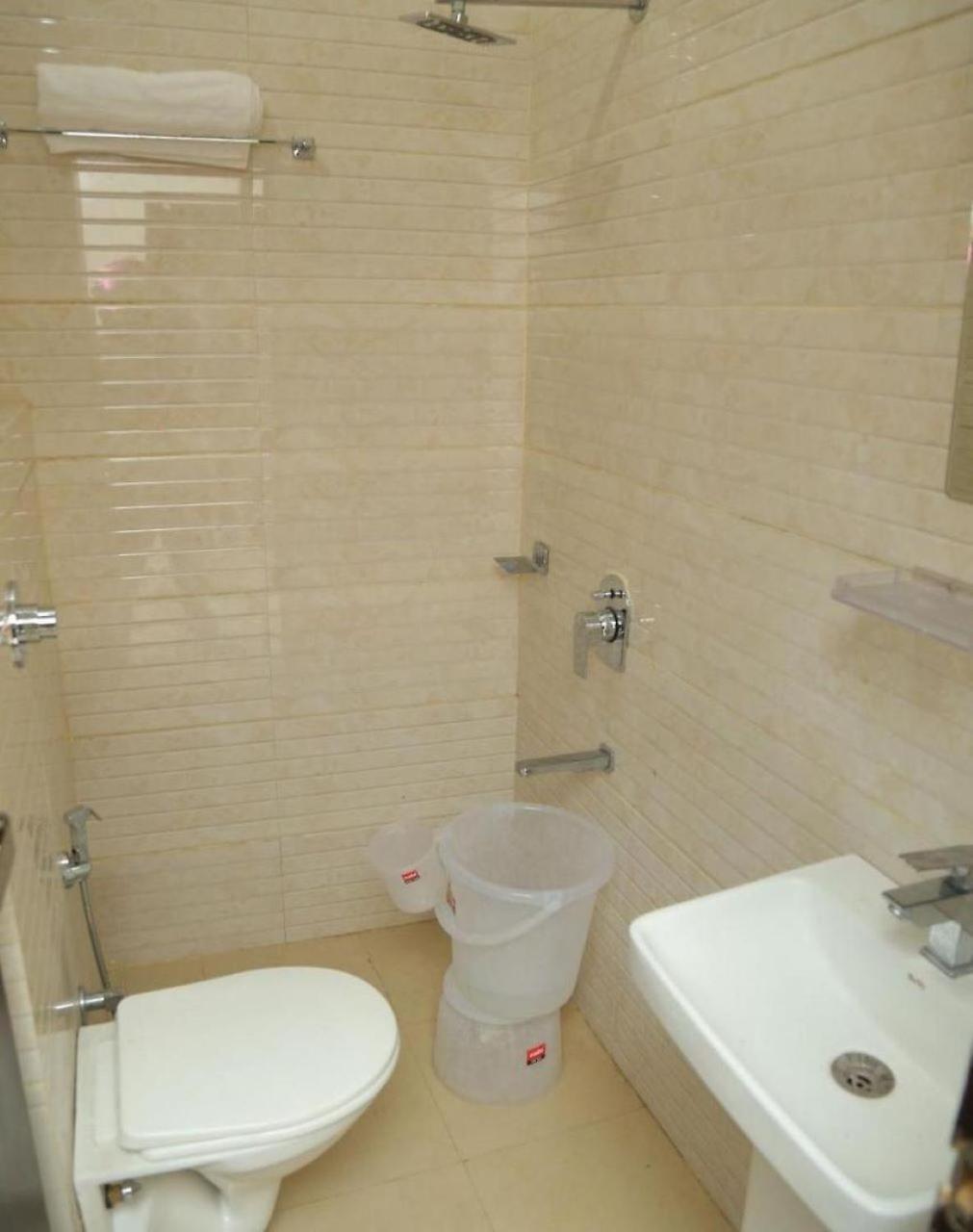 Hotel Golden Dreams Amritsar Exterior photo