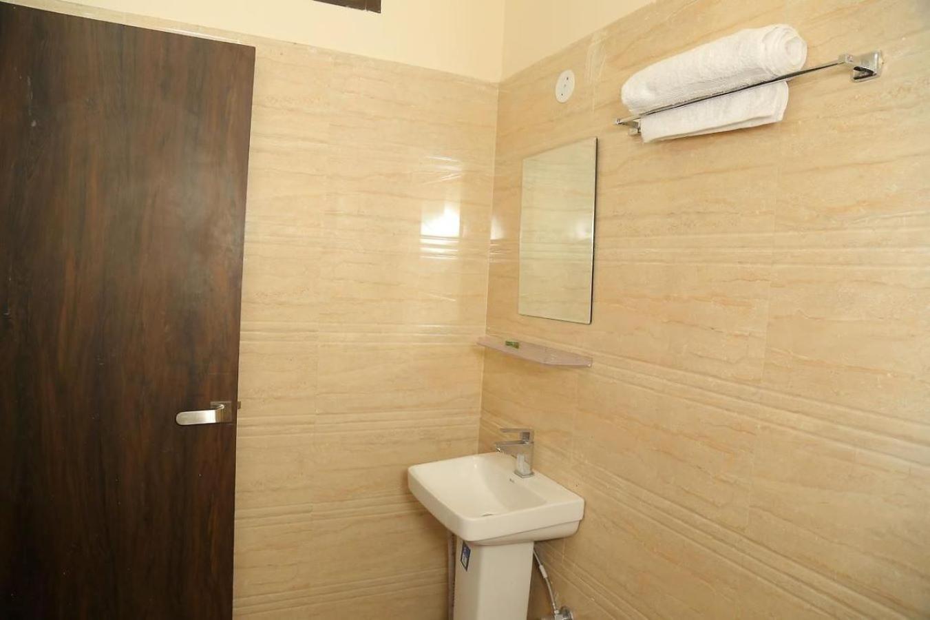 Hotel Golden Dreams Amritsar Exterior photo