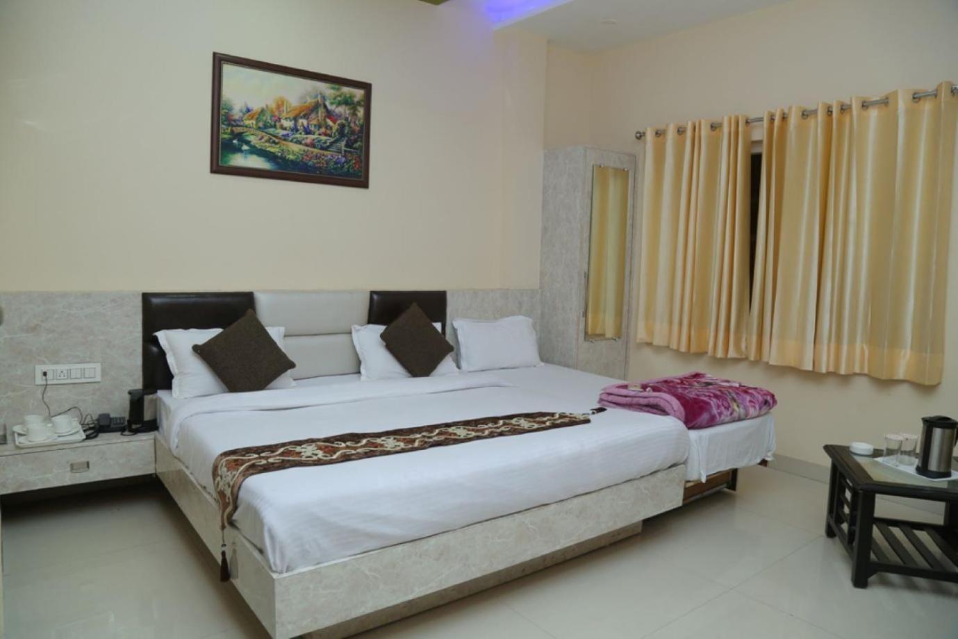 Hotel Golden Dreams Amritsar Exterior photo