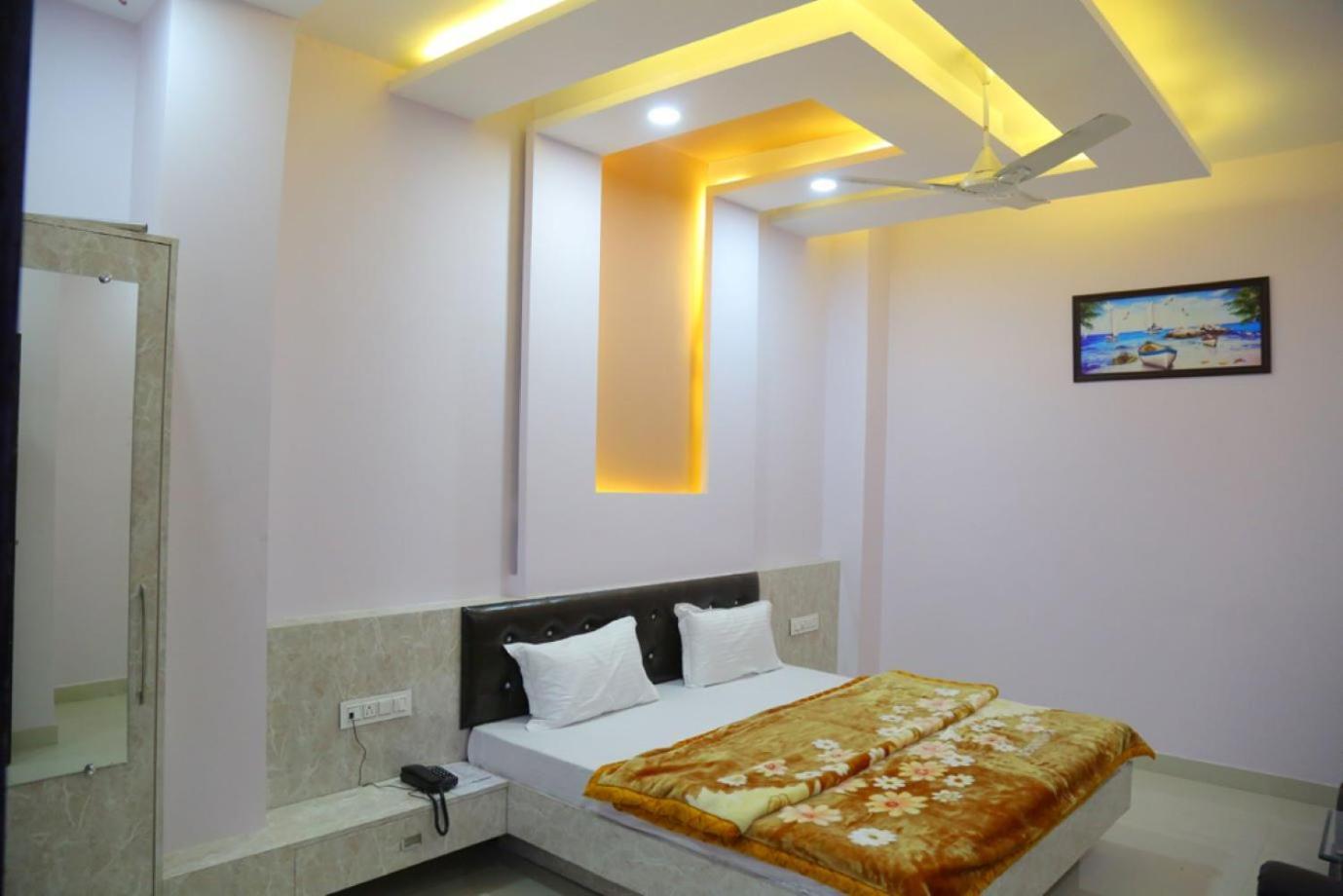 Hotel Golden Dreams Amritsar Exterior photo