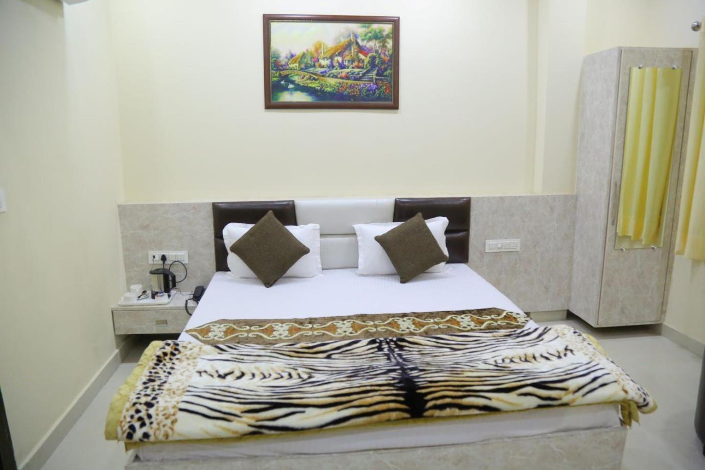 Hotel Golden Dreams Amritsar Exterior photo